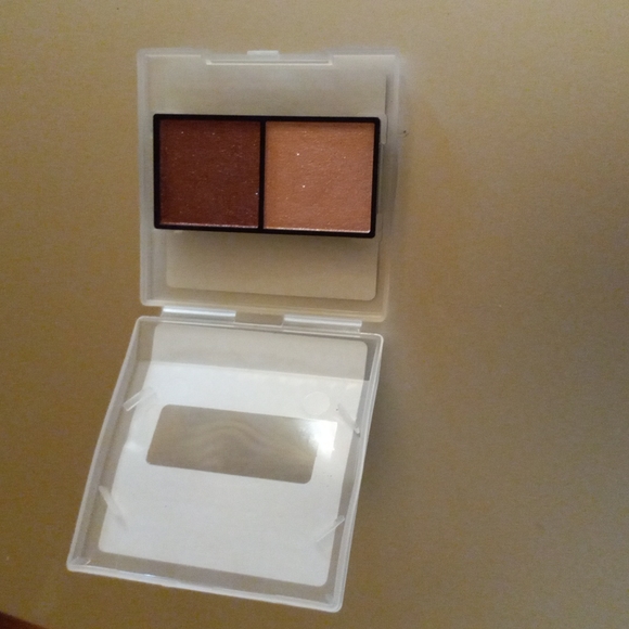 Mary Kay Pink & Purple Foil Eyeshadow Duo! New in Container! - Picture 4 of 4